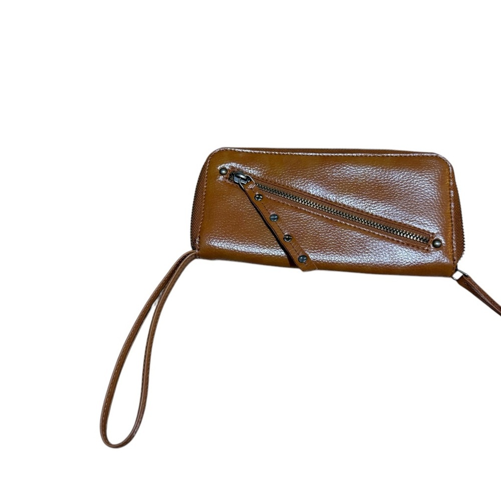 Free People Brown Leather Wristlet Wallet
Preowned excellent condition no Flaws - Picture 6 of 10